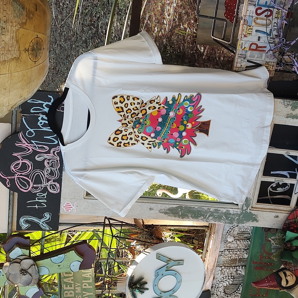 NWT Leopard Bow Christmas Tree Graphic S/s T-shirt